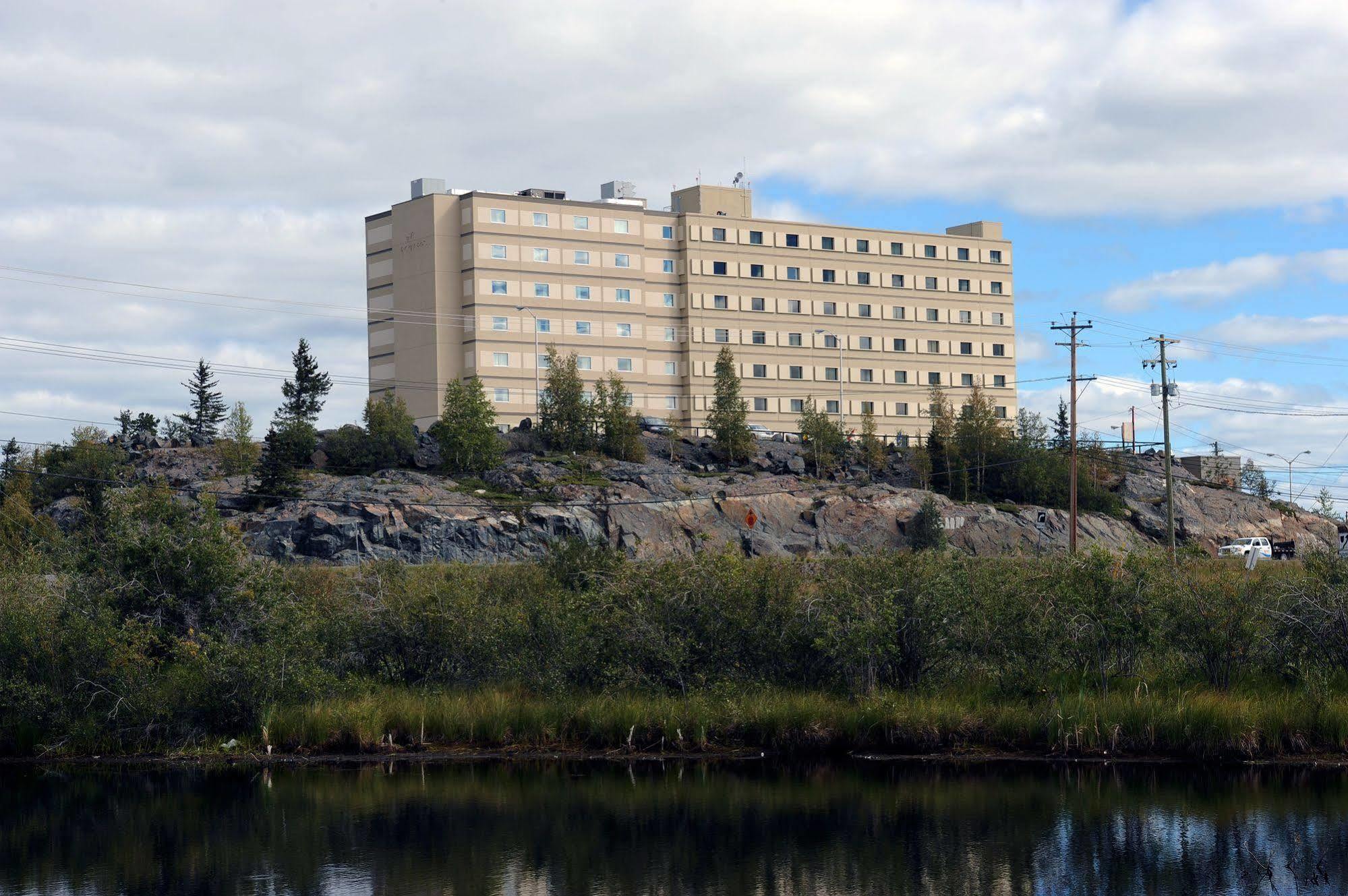 The Explorer Hotel Yellowknife Exterior foto